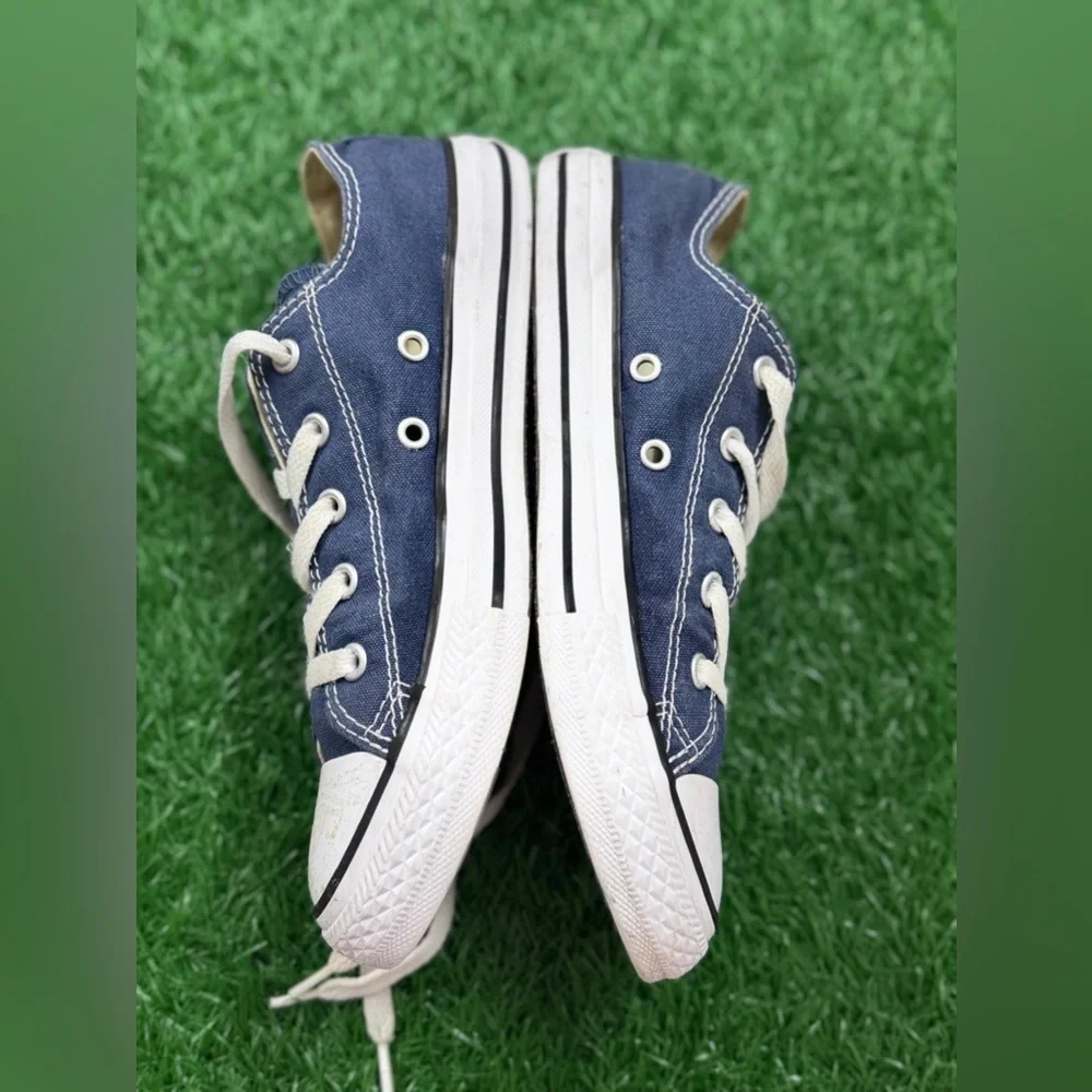 Converse Kids Blue Sneakers Size 3‎